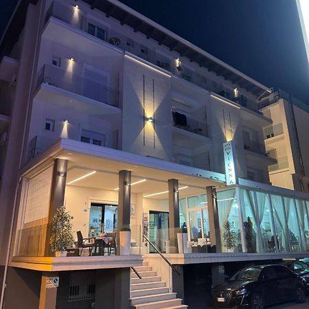 Hotel Vienna Rivazzurra Rimini Dış mekan fotoğraf