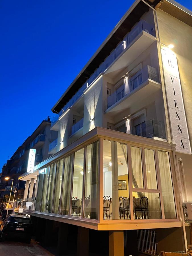 Hotel Vienna Rivazzurra Rimini Dış mekan fotoğraf