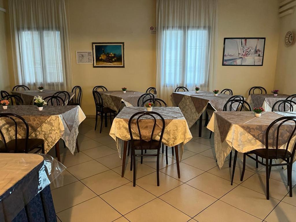 Hotel Vienna Rivazzurra Rimini Dış mekan fotoğraf