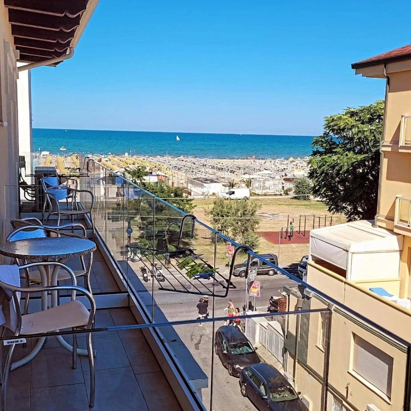 Hotel Vienna Rivazzurra Rimini Dış mekan fotoğraf