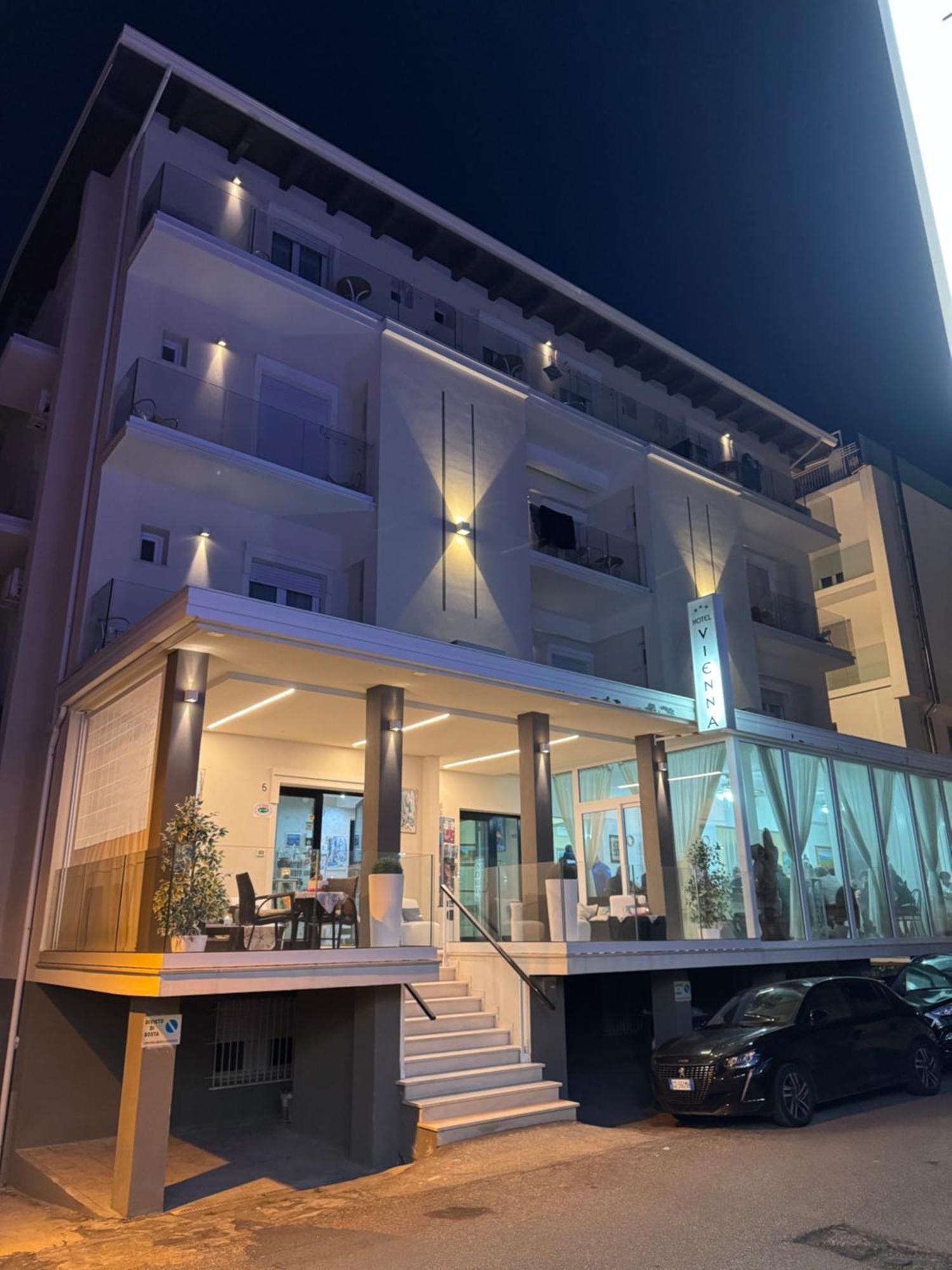 Hotel Vienna Rivazzurra Rimini Dış mekan fotoğraf